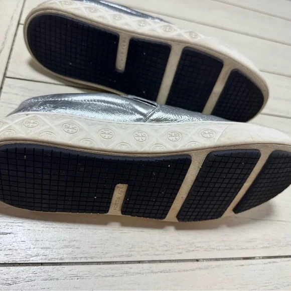 Silver Slip-On Sneakers. Tory Burch - Picture 5 of 6